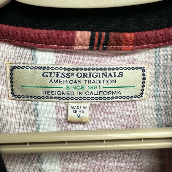 Vintage Guess T-Shirt - Picture 3 of 3